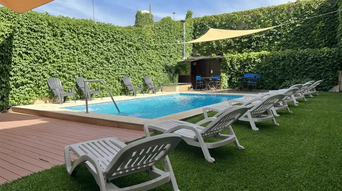 Hotel con pileta en el centro de Chascomús