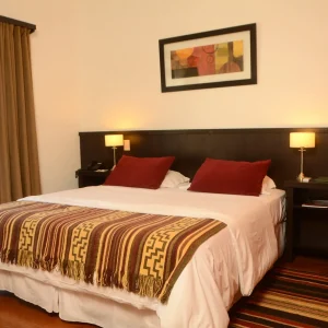 Habitacion con cama matrimonial Chasmocús