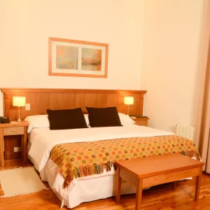 Habitación matrimonial del hotel en Chascomús