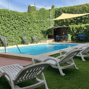 Hotel con pileta en el centro de Chascomús